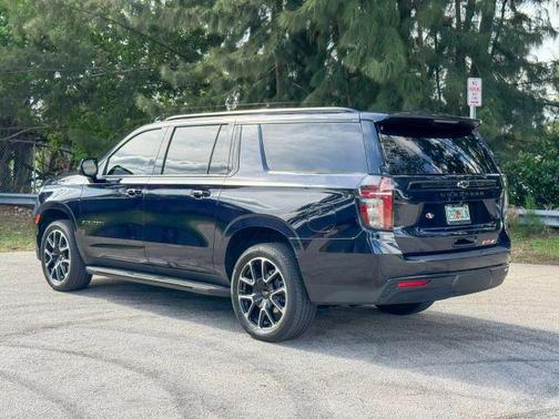 2023 Chevrolet Suburban RST