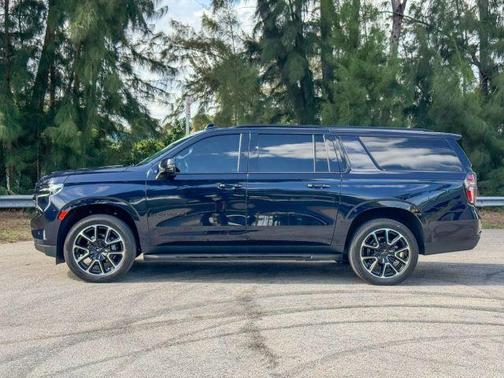 2023 Chevrolet Suburban RST