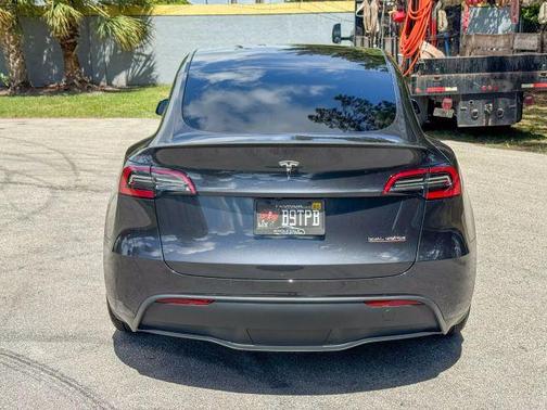 2024 Tesla Model Y Performance