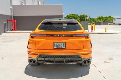 2022 Lamborghini Urus 