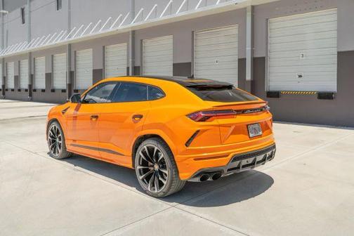 2022 Lamborghini Urus 