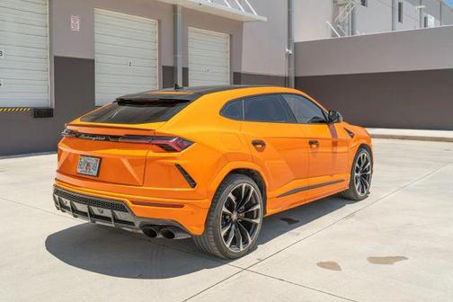 2022 Lamborghini Urus 