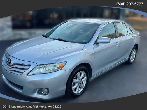 Silver 2011 Toyota Camry SE