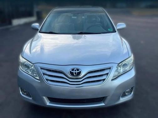 Silver 2011 Toyota Camry SE