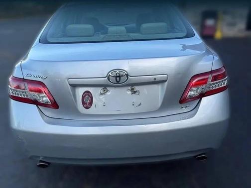 Silver 2011 Toyota Camry SE