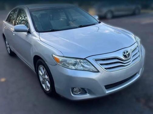 Silver 2011 Toyota Camry SE