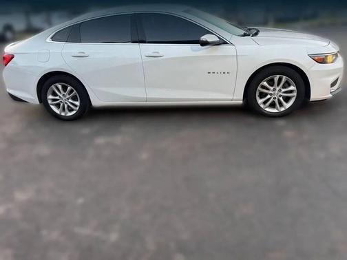 White 2016 Chevrolet Malibu 1LT