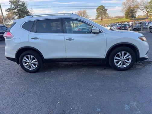 Pearl White 2016 Nissan Rogue SV