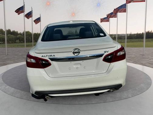 Glacier White 2018 Nissan Altima 2.5 SV