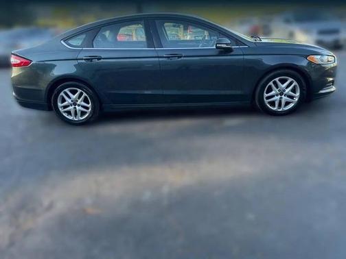 Gray 2015 Ford Fusion SE