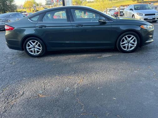 Gray 2015 Ford Fusion SE