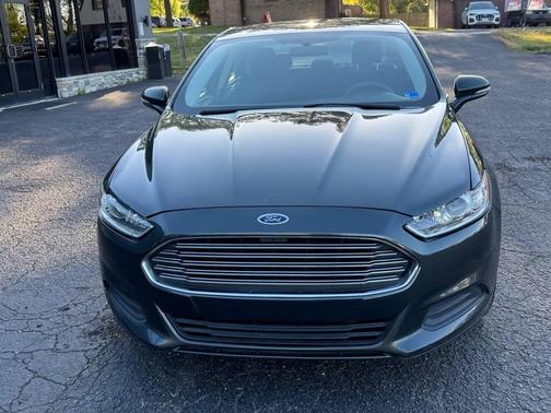 Gray 2015 Ford Fusion SE