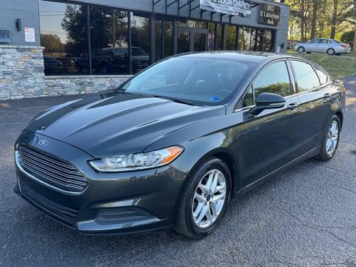 Gray 2015 Ford Fusion SE