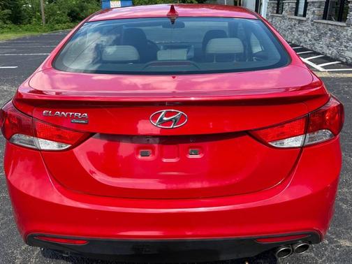 2013 Hyundai ELANTRA SE