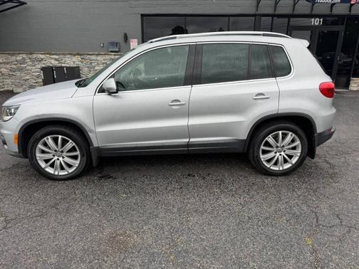 Silver 2014 Volkswagen Tiguan 4MOTION Auto SEL