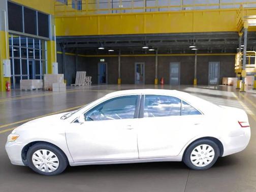 Classic Silver Metallic 2011 Toyota Camry LE