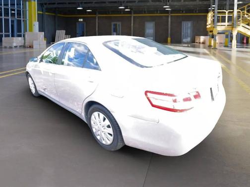 Classic Silver Metallic 2011 Toyota Camry LE