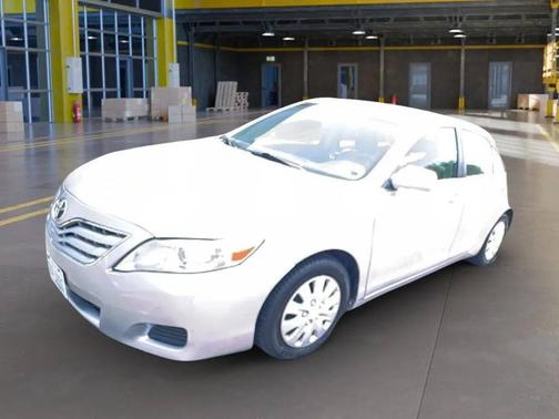 Classic Silver Metallic 2011 Toyota Camry LE