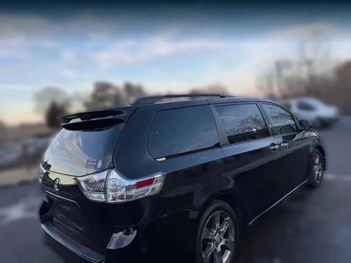 Black 2014 Toyota Sienna SE