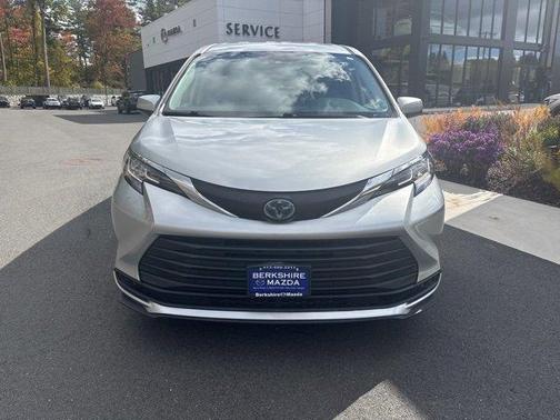 2021 Toyota Sienna LE
