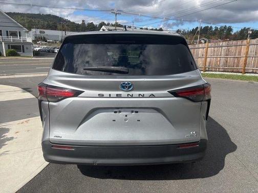 2021 Toyota Sienna LE