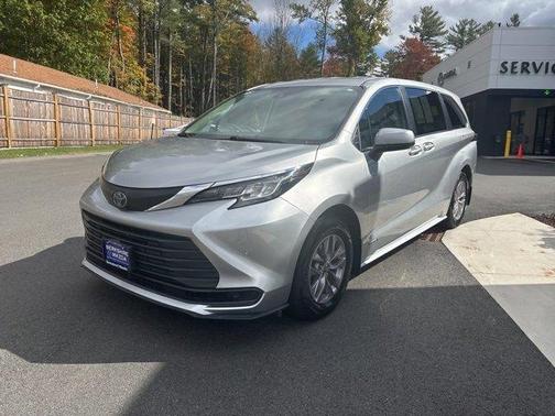 2021 Toyota Sienna LE
