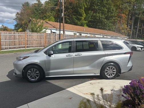 2021 Toyota Sienna LE