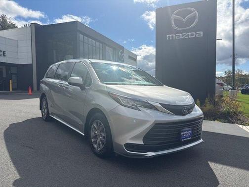 2021 Toyota Sienna LE