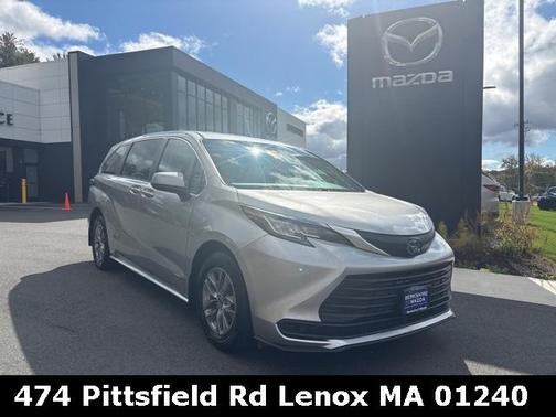 2021 Toyota Sienna LE