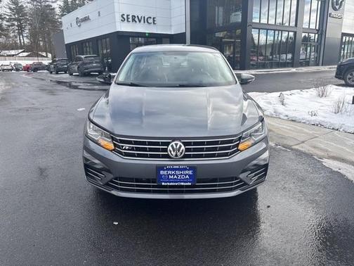 2017 Volkswagen Passat 1.8T R-Line