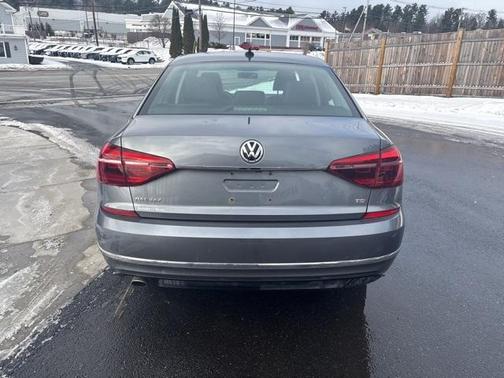 2017 Volkswagen Passat 1.8T R-Line