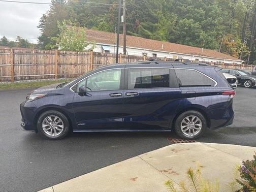 2021 Toyota Sienna XLE