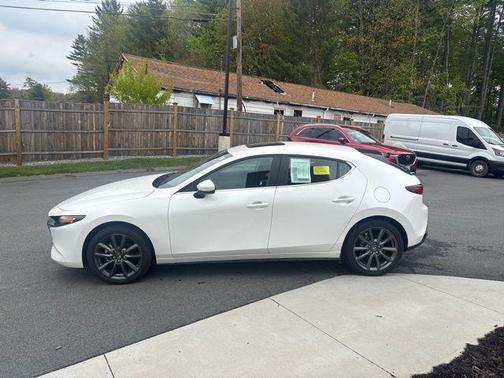 Snowflake White Pearl 2025 Mazda Mazda3 FWD w/Preferred Package