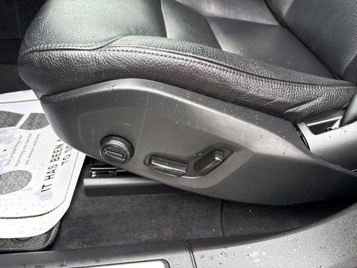 Gray Metallic 2020 Volvo XC60 T5 Momentum