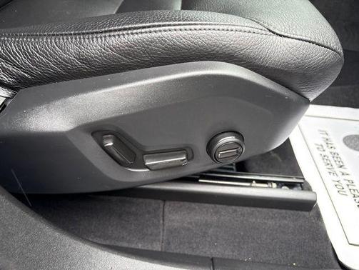 Gray Metallic 2020 Volvo XC60 T5 Momentum