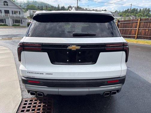 Summit White 2026 Chevrolet Traverse LT