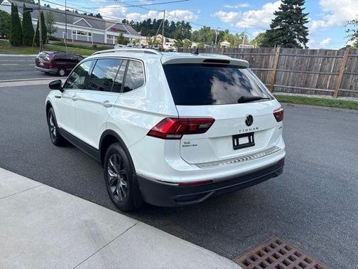Opal White Pearl Effect 2023 Volkswagen Tiguan 2.0T SE