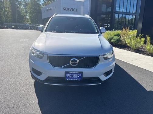 2020 Volvo XC40 T5 Momentum