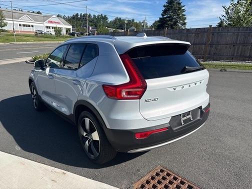 2020 Volvo XC40 T5 Momentum