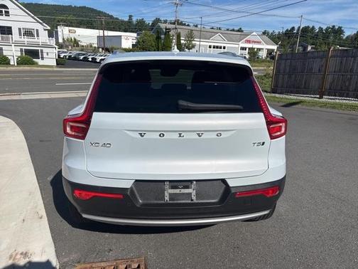 2020 Volvo XC40 T5 Momentum