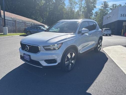 2020 Volvo XC40 T5 Momentum