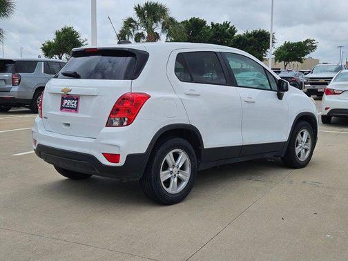 Summit White 2020 Chevrolet Trax LS