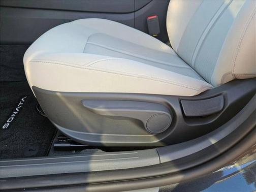 2026 Hyundai SONATA Hybrid Base