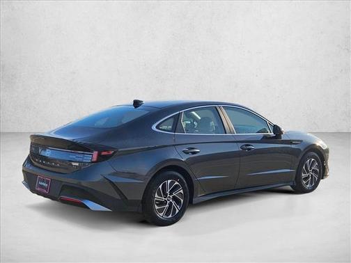 2026 Hyundai SONATA Hybrid Base