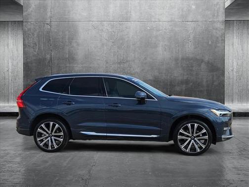 2023 Volvo XC60 B5 Ultimate Bright Theme