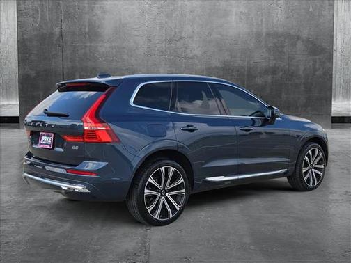 2023 Volvo XC60 B5 Ultimate Bright Theme
