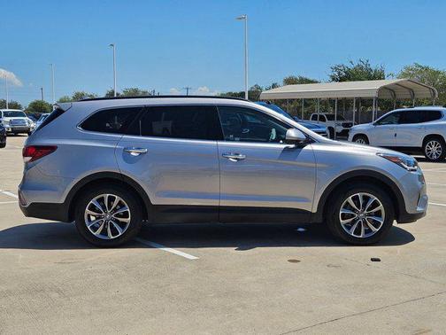 2017 Hyundai SANTA FE SE