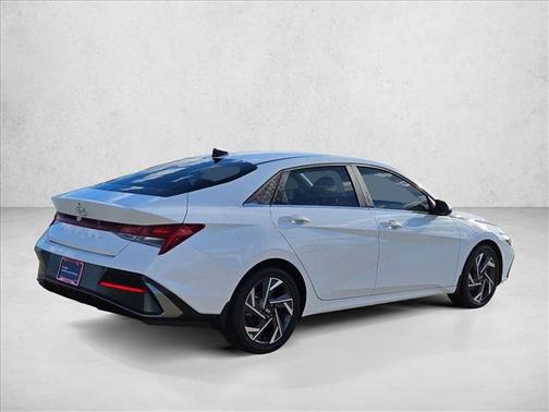 2025 Hyundai ELANTRA SEL