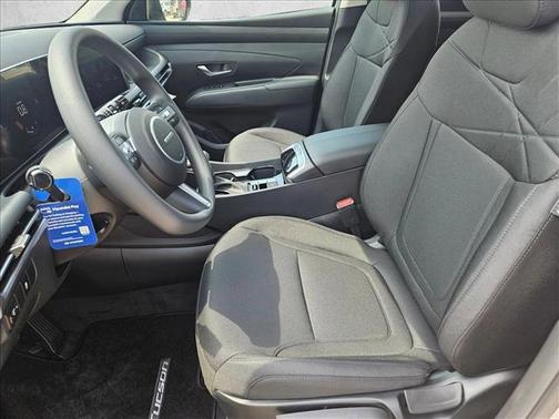 Shimmering Silver 2026 Hyundai TUCSON SE