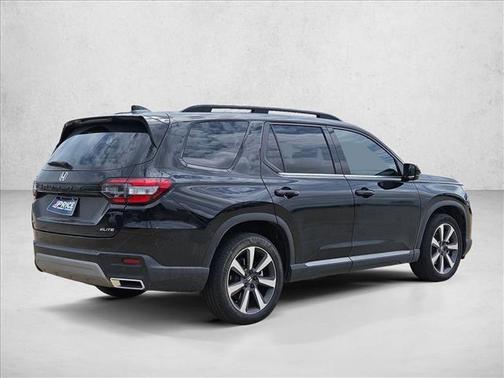 Crystal Black Pearl 2023 Honda Pilot AWD Elite